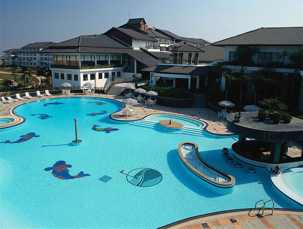 一個(gè)游泳池需要哪些設(shè)備？